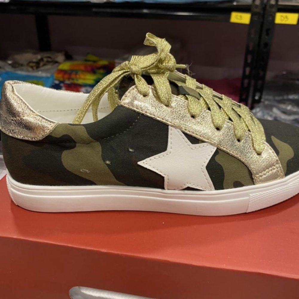 Camo Lace-up Sneakers - Picture 1 of 6